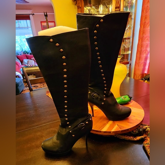 NWOT Bolero black boots Size 7